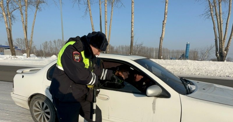 В Полысаеве полицейские привлекли к ответственности водителя вкруговую тонированного автомобиля