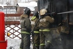 Спасатели МЧС России ликвидировали пожар в частной хозяйственной постройке в Полысаевском ГО