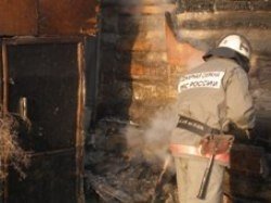 Спасатели МЧС России ликвидировали пожар в частном жилом доме, хозяйственных постройках в Полысаевском ГО