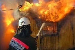 Спасатели МЧС России ликвидировали пожар в частной хозяйственной постройке в Полысаевском ГО