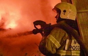Спасатели МЧС России ликвидировали пожар в частной хозяйственной постройке в Полысаевском ГО